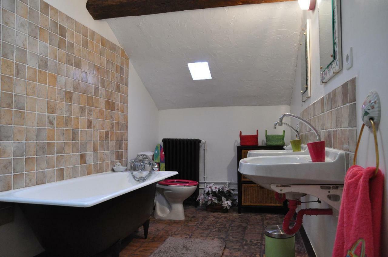 Rillieux-la-Pape Villa Castel Maison-Table D'Hotes & Jardin-Refuge De Biodiversite מראה חיצוני תמונה