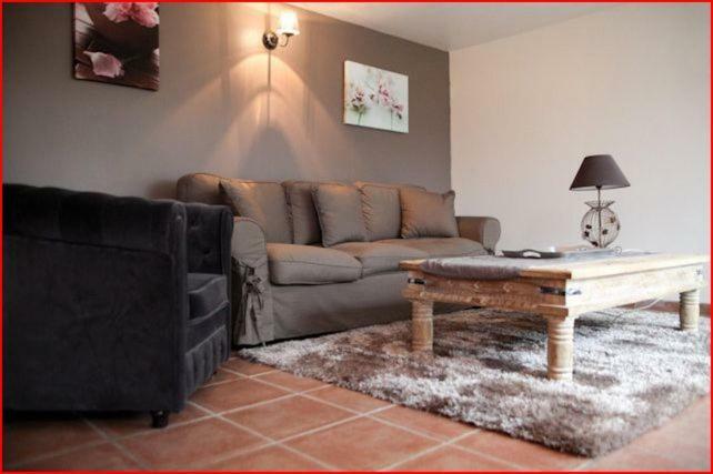 Rillieux-la-Pape Villa Castel Maison-Table D'Hotes & Jardin-Refuge De Biodiversite מראה חיצוני תמונה